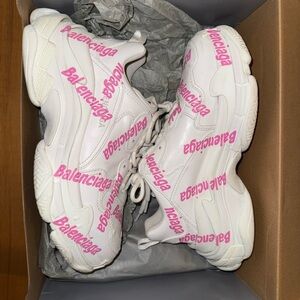Balenciaga logotype s pink